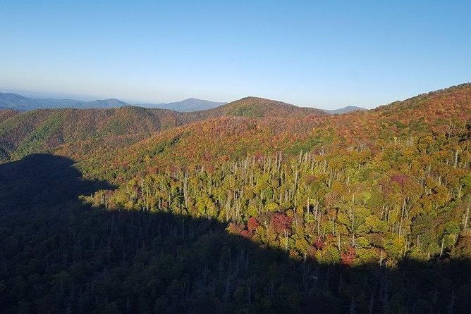 scenic-helicopter-tour-of-wears-valley-tennessee