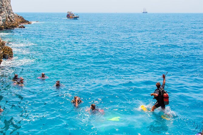 scuba-diving-in-side-2