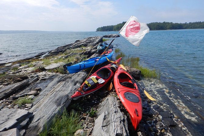 sea-kayak-to-an-island-tour-in-casco-bay