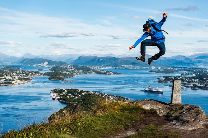 seakayak-and-hike-in-alesund