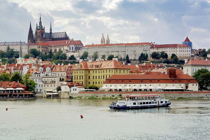 semi-private-prague-castle-lesser-town-tour-with-cake-drink