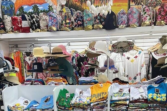 shopping-or-souvenirs-in-bavaro-plaza