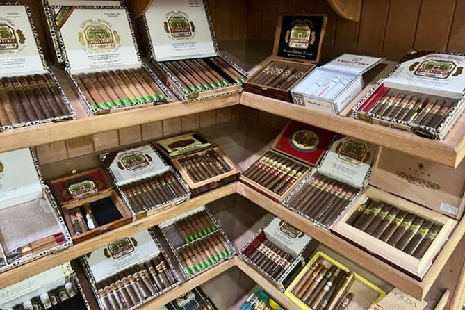 shopping-tour-punta-cana-larimar-chocolate-cigar-factory-souvenir