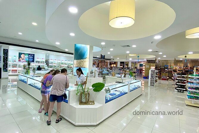 shopping-tour-punta-cana-rum-cigars-coffee-larimar-chocolate-souvenirs-mamajuan