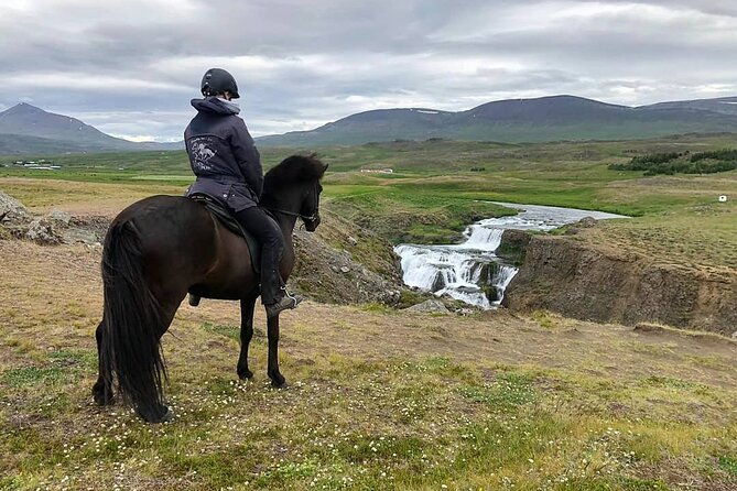 short-riding-tour-with-eye-catching-photos-at-waterfall