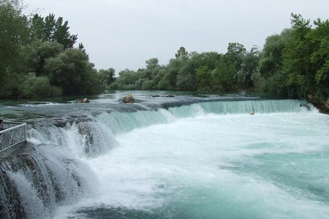 side-cabrio-bus-tour-with-green-lake-and-manavgat-waterfall
