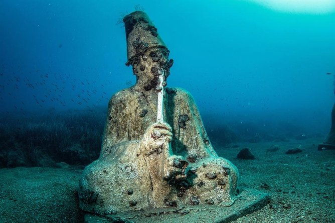 side-scuba-diving-in-the-fascinating-underwater-museum