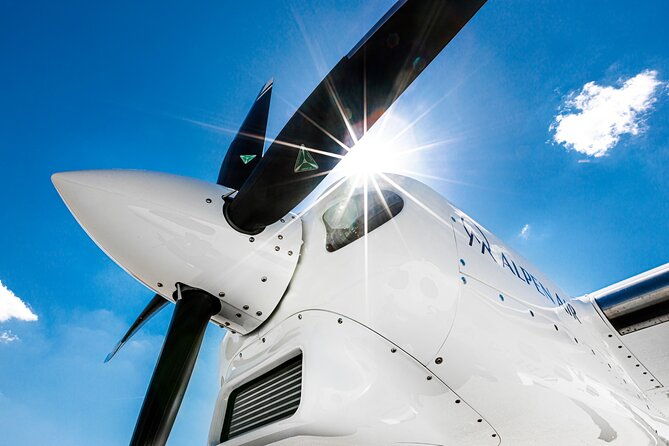 sightseeing-flight-zugspitze-neuschwanstein-castle-alps-munich-augsburg