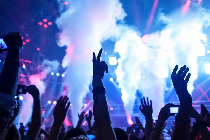 skip-the-line-at-vegas-clubs-with-a-party-bus