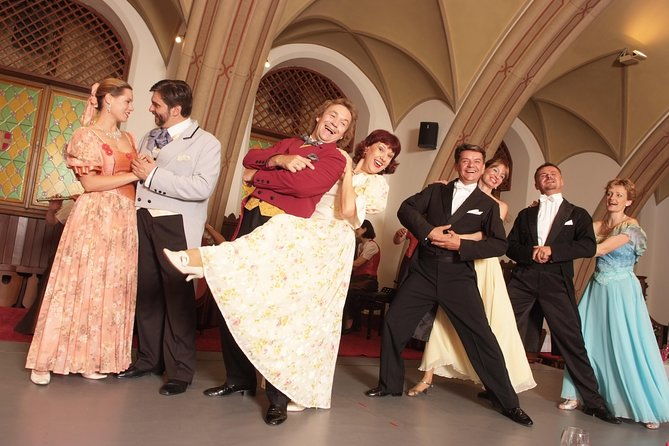 skip-the-line-austrian-dinner-show-ticket-in-vienna