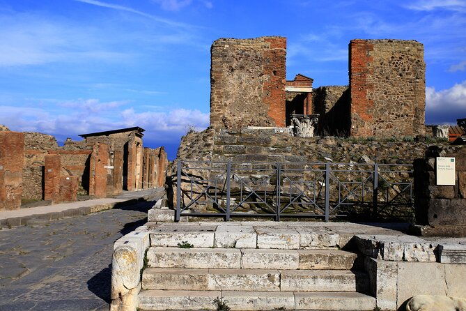 skip-the-line-pompeii-tour-for-kids-and-families-w-special-guide