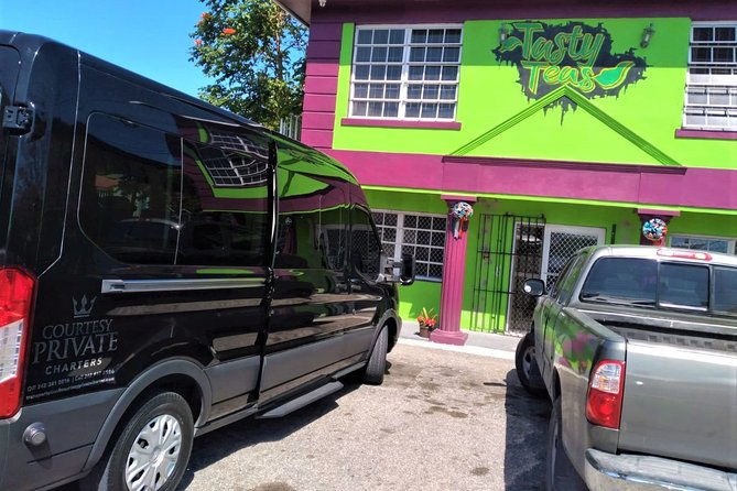 small-group-family-private-roundtrip-airport-shuttle
