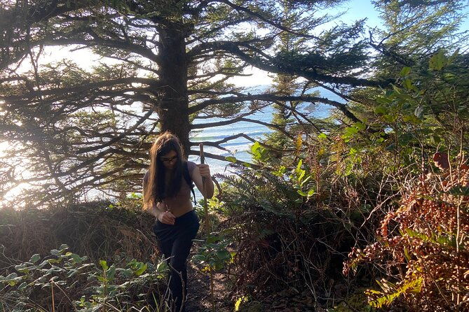 small-group-hiking-tour-to-cannon-beach-on-the-oregon-coast
