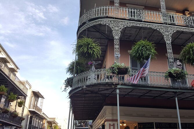 small-group-locals-guide-to-the-french-quarter-tour