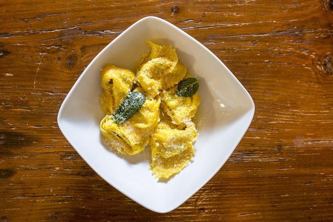 small-group-market-tour-and-dining-experience-at-a-cesarinas-home-in-rimini