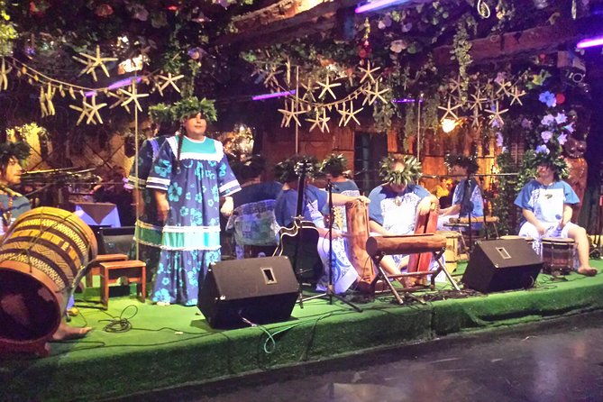 small-group-tour-night-city-tour-with-santa-lucia-hill-and-dinner-show