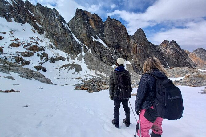small-group-trekking-to-albino-glacier