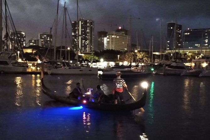small-group-venetian-gondola-cruise-in-waikiki-with-pastries