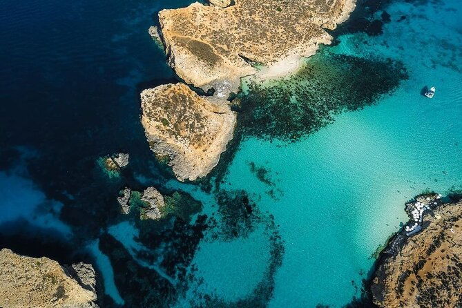 snorkeling-in-blue-lagoon-beaches-and-bays-trip-comino