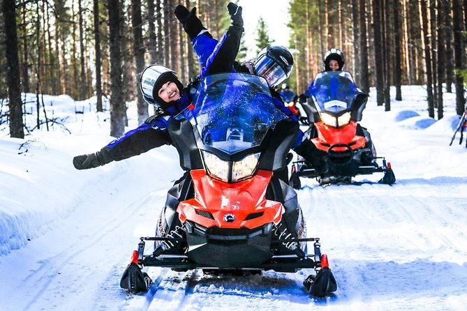 snowmobile-safari-in-the-nature-morning-start