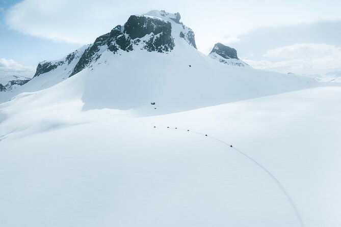 snowmobiling-on-langjokull-glacier-from-geysir-area