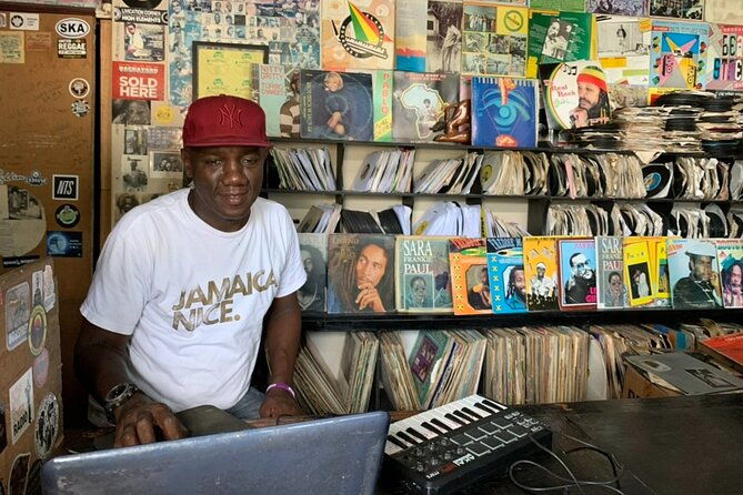 sounds-of-the-city-tour-in-downtown-kingston