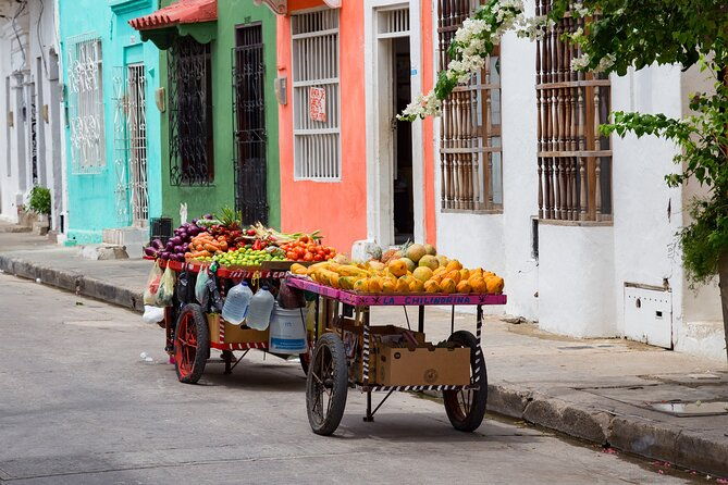 street-food-crawl-in-cartagena-colombia