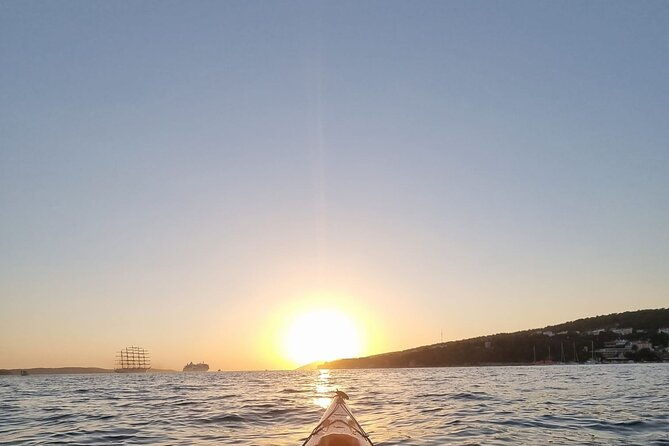 sunset-kayak-tour-in-hvar-town-croatia