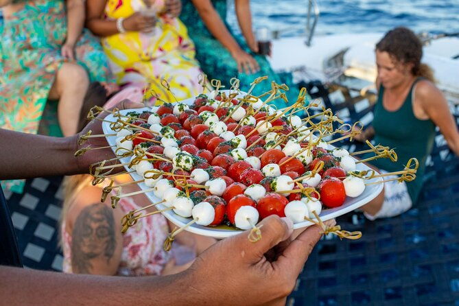 sunset-sailing-cruise-with-premium-drinks-and-bites
