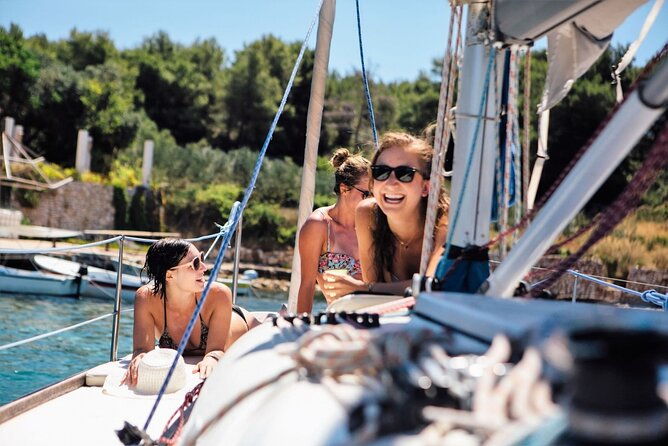 sunset-sailing-tour-on-the-pakleni-islands