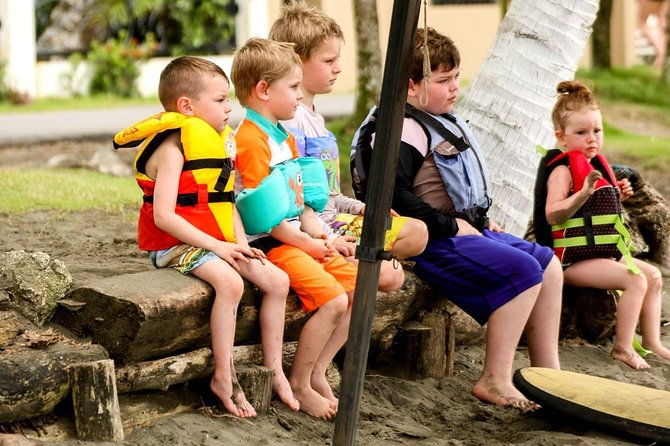 surf-lessons-with-pro-team-in-jaco