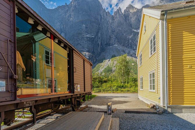 the-golden-train-on-rauma-railway-in-romsdalen