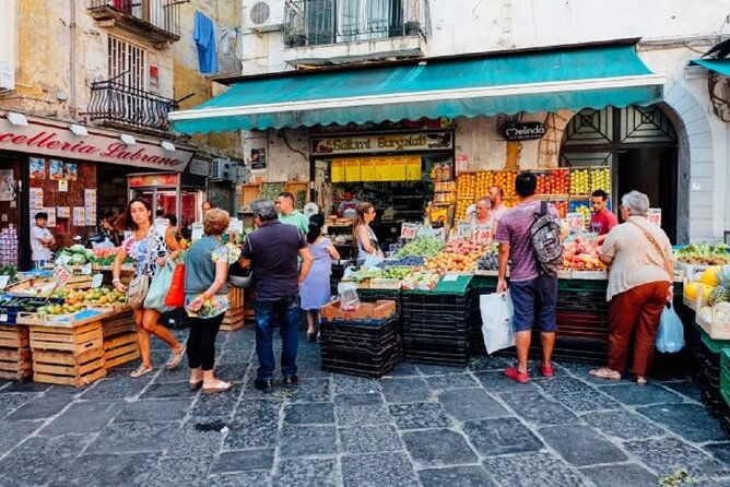 the-spanish-quarters-street-art-and-local-market-tour-in-naples