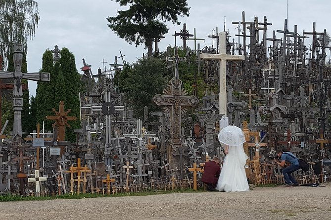 tour-from-riga-to-vilnius-bauska-castle-rundale-palace-and-the-hill-of-crosses