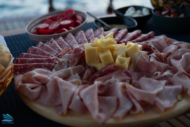 tour-of-apericena-at-sunset-and-dinner-on-boat