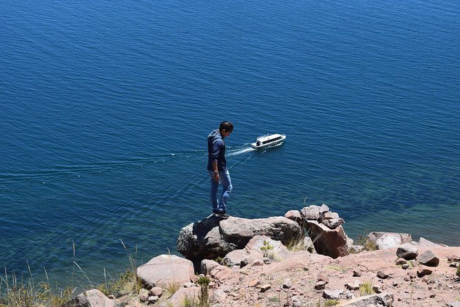 tour-uros-taquile-by-normal-boat