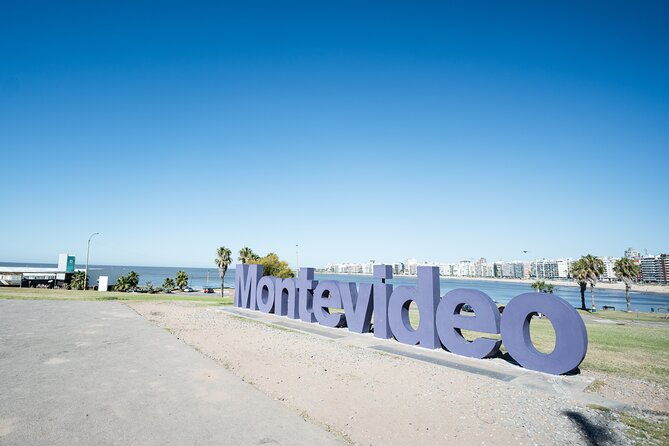 tourist-bus-discover-montevideo