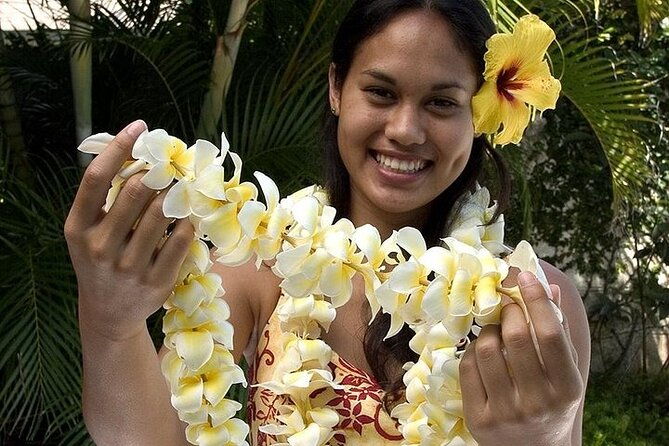 traditional-airport-lei-greeting-on-kona-hawaii
