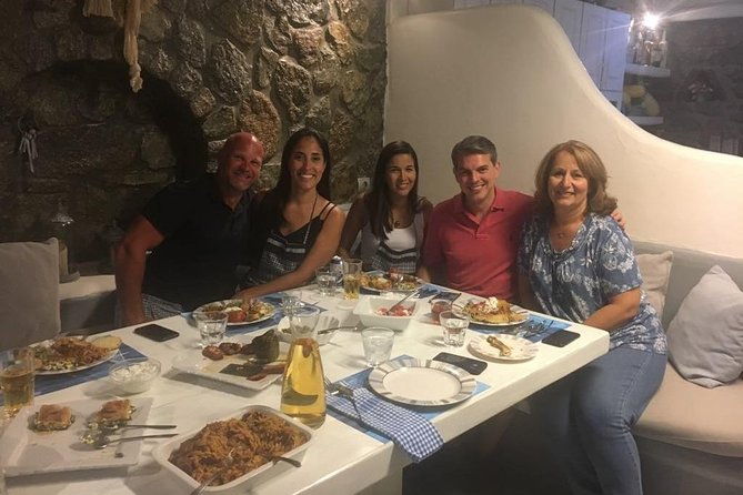 traditional-lunch-or-dinner-with-drinks-in-mykonos