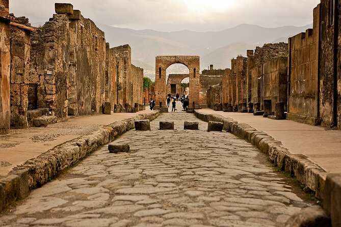 transfer-from-naples-to-sorrento-with-stop-at-pompeii