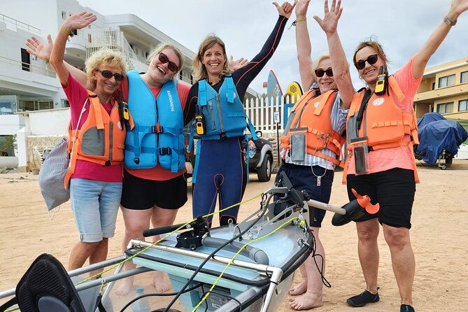 transparent-electric-kayaks-with-guide