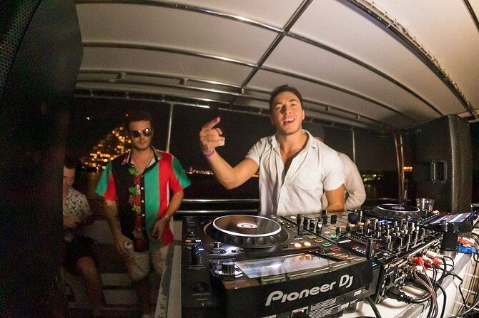 ultimate-party-in-miami-boat-party-party-bus-nightclub