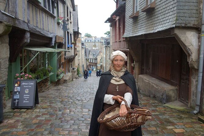unusual-guided-tour-of-dinan-immersed-in-the-middle-ages