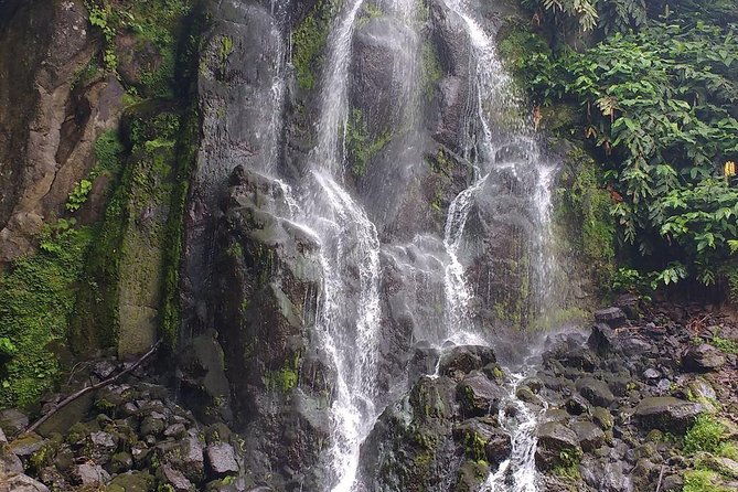 van-scenic-tour-northeast-village-full-day-with-lunch-shared