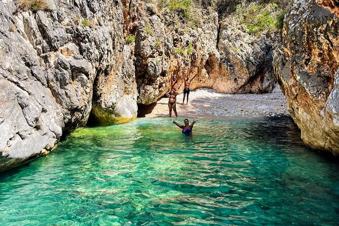 vlore-grama-bay-beaches-caves-small-group-speedboat-tour