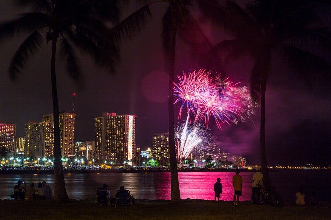 waikiki-fireworks-dinner-cruise-sail-sparkle-on-friday-nights-2