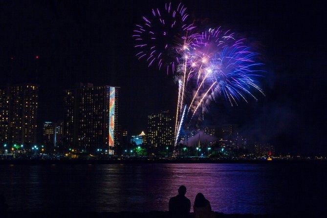 waikiki-fireworks-dinner-cruise-sail-sparkle-on-friday-nights