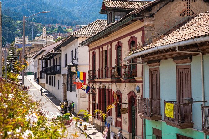 walking-tour-candelaria-plus-gold-museum-with-a-social-scientist