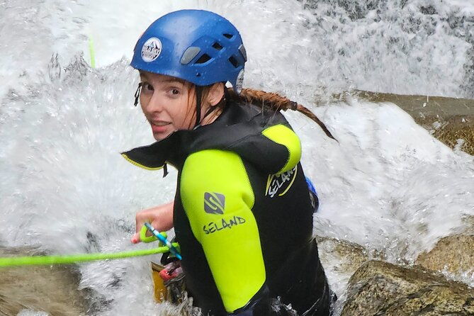 waterfall-rappelling-canyoneering-adventure-photo-package