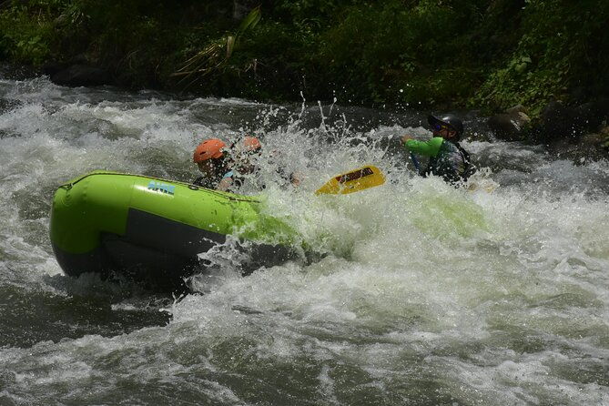 white-water-rafting-ii-and-iii-maquique-costa-rica-la-fortuna